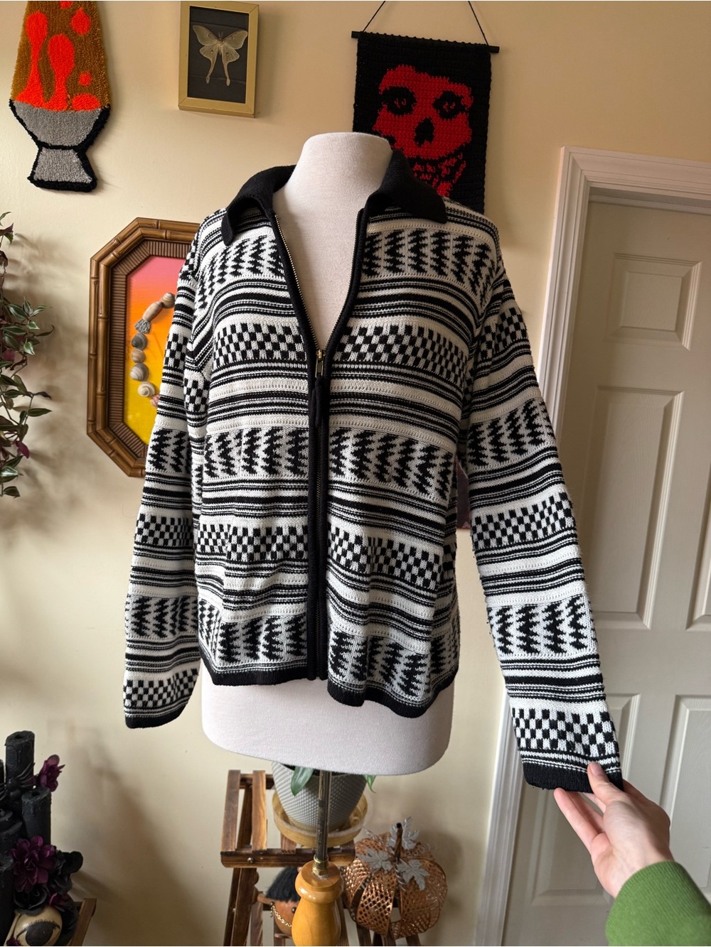 Crystal-Kobe Striped Collared Zip Up Knit Sweater - Black & White